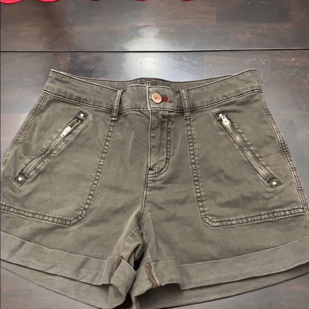 White House black market shorts!